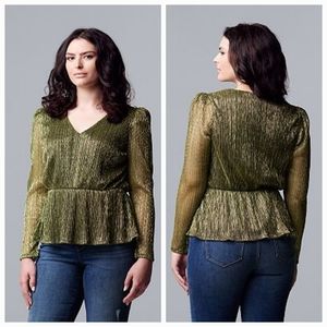 Simply Vera Black Gold Metallic Top. Size S